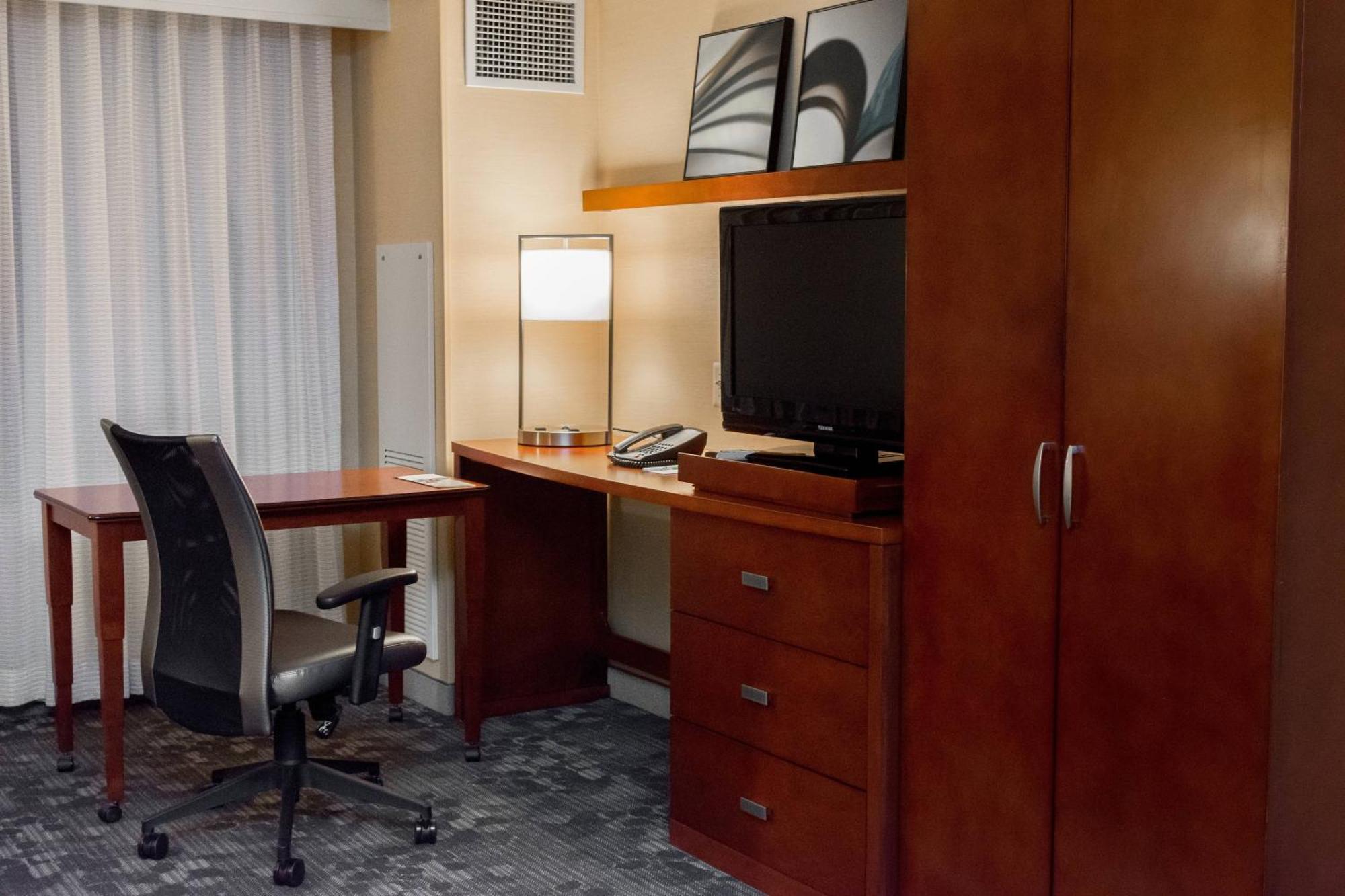 Courtyard By Marriott Lafayette Hotel Bagian luar foto