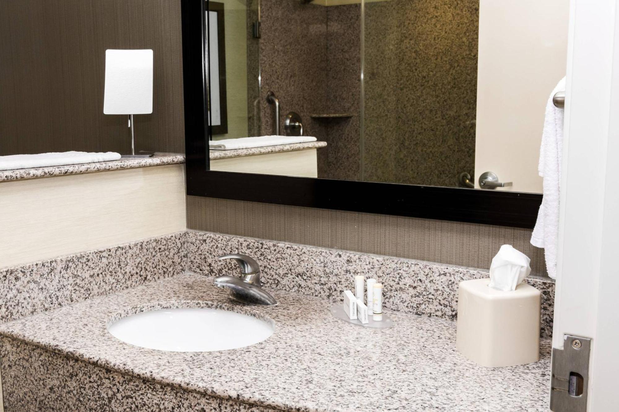 Courtyard By Marriott Lafayette Hotel Bagian luar foto